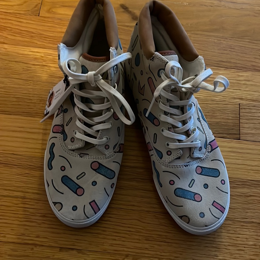 Bucket feet new with tag size 9 designed by Penfold